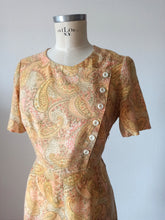 Laden Sie das Bild in den Galerie-Viewer, 1960s - Gorgeous Colors Rayon Dress - W31 (80cm)
