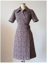 Laden Sie das Bild in den Galerie-Viewer, 1960s 1970s - Elegant Antique Pink Textured Dress - W31 (80cm)
