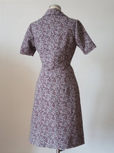 Laden Sie das Bild in den Galerie-Viewer, 1960s 1970s - Elegant Antique Pink Textured Dress - W31 (80cm)
