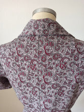 Laden Sie das Bild in den Galerie-Viewer, 1960s 1970s - Elegant Antique Pink Textured Dress - W31 (80cm)

