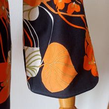 Laden Sie das Bild in den Galerie-Viewer, 1960s - ERIC W. KASTNER, France - Stunning Bell Sleeves Dress -
