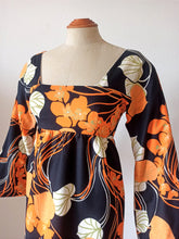 Laden Sie das Bild in den Galerie-Viewer, 1960s - ERIC W. KASTNER, France - Stunning Bell Sleeves Dress -
