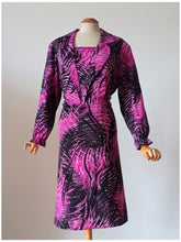 Laden Sie das Bild in den Galerie-Viewer, 1970s - Stunning Colors Dress - W39 (100cm)
