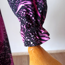Laden Sie das Bild in den Galerie-Viewer, 1970s - Stunning Colors Dress - W39 (100cm)

