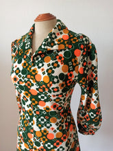 Laden Sie das Bild in den Galerie-Viewer, 1960s 1970s - Geometric Print Cozy Dress - W32 (82cm)
