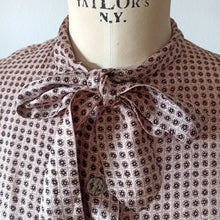 Cargar imagen en el visor de la galería, 1960s - Sophie Grandval, France - Exquisite Silk Blouse
