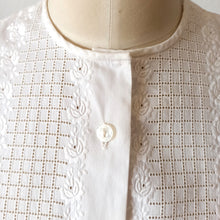 Load image into Gallery viewer, 1960s - White Embroidery Cotton Blouse
