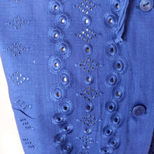 Cargar imagen en el visor de la galería, 1960s - ANANN, Austria - Adorable Blue Cotton Blouse - Sz 44
