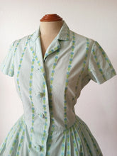 Cargar imagen en el visor de la galería, 1950s 1960s - Adorable Green Vichy Floral Dress - W29 (74cm)
