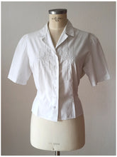 Laden Sie das Bild in den Galerie-Viewer, 1940s - Delicious White Linen Cotton Embroidery Blouse - W39 (100cm)
