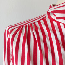 Laden Sie das Bild in den Galerie-Viewer, 1940s 1950s - Gorgeous Candy Stripes Cotton Blouse - W31 (80cm)

