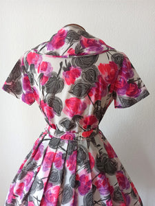 1950s 1960s - FRANCE - Stunning Roseprint Dress - W28 (71cm)