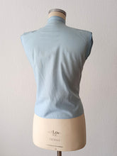 Charger l&#39;image dans la galerie, 1950s - Cute Blue Embroidered Cotton Blouse - W33 (84cm)
