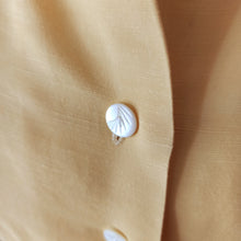 Laden Sie das Bild in den Galerie-Viewer, 1950s - Gorgeous Corn Rayon Blouse - W29 (74cm)
