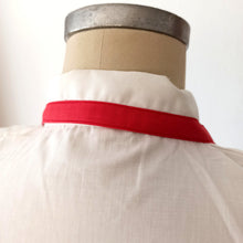 Laden Sie das Bild in den Galerie-Viewer, 1950s - M. GUIRAUD, France - Deadstock Cotton Blouse - Sz 46
