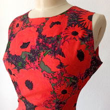 Load image into Gallery viewer, 1950s - Stunning Floral Cotton Dress - W27 (68cm)
