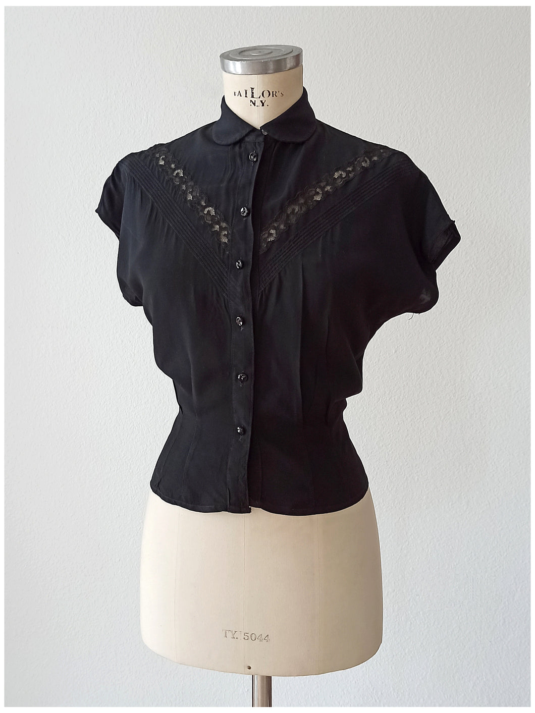 1950s - Delicious Black Rayon Blouse - Sz 42