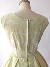 Load image into Gallery viewer, 1950s 1960s - Adorable Light Lime Linen Dress - W26 (66cm)
