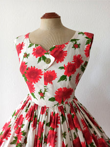 1950s - Spectacular Red Green Floral Cotton Dress - W28 (70cm)