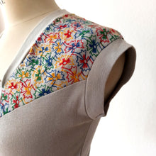 Cargar imagen en el visor de la galería, 1950s - French Deadstock Embroidered Jumper - Sz S/M
