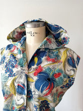 Laden Sie das Bild in den Galerie-Viewer, 1950s - Fabulous Floral Hoodie Blouse - Sz. L/XL
