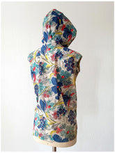 Laden Sie das Bild in den Galerie-Viewer, 1950s - Fabulous Floral Hoodie Blouse - Sz. L/XL
