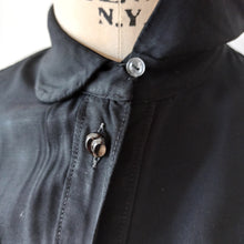 Charger l&#39;image dans la galerie, 1950s - Delicious Black Rayon Blouse - Sz 42
