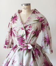 Load image into Gallery viewer, 1950s 1960s - Stunning Parisian Floral Bouquets Dress - W26 (66cm)
