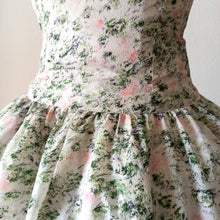 Laden Sie das Bild in den Galerie-Viewer, 1950s - Dreamy Abstract Floral Dress - W27 (68cm)
