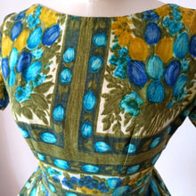 Cargar imagen en el visor de la galería, 1950s 1960s - Stunning Floral Print Cotton Dress - W28.5 (72cm)
