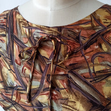Cargar imagen en el visor de la galería, 1950s 1960s - Gorgeous Abstract Stin Silk Dress - W28.5 (72cm)
