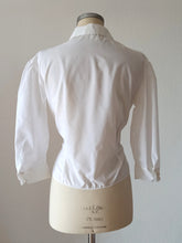 Laden Sie das Bild in den Galerie-Viewer, 1950s - SERMO, France - Exquisite Deadstock Blouse - Sz 46
