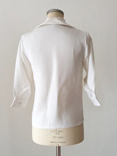 Laden Sie das Bild in den Galerie-Viewer, 1950s 1960s - ISIDORE ANDRE, France - Deadstock Seahorse Blouse - Sz 40
