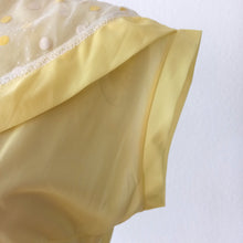 Laden Sie das Bild in den Galerie-Viewer, 1950s - French Deadstock - Fabulous Yellow Nylon Blouse - Sz 46
