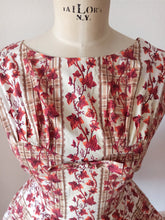 Charger l&#39;image dans la galerie, 1950s - Adorable Ivy Print Cotton Dress - W27 (68cm)
