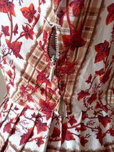 Charger l&#39;image dans la galerie, 1950s - Adorable Ivy Print Cotton Dress - W27 (68cm)

