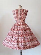 Charger l&#39;image dans la galerie, 1950s - Adorable Ivy Print Cotton Dress - W27 (68cm)
