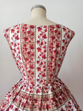 Charger l&#39;image dans la galerie, 1950s - Adorable Ivy Print Cotton Dress - W27 (68cm)
