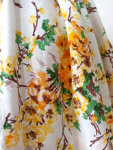Laden Sie das Bild in den Galerie-Viewer, 1950s 1960s - Precious Floral Textured Cotton Dress - W25 (64cm)
