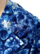 Laden Sie das Bild in den Galerie-Viewer, 1950s 1960s - Gorgeous Floral Satin Dress - W28.5 (72cm)
