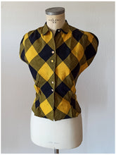 Load image into Gallery viewer, 1940s - Plaid Cotton Blouse - W30 (76cm)
