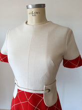 Cargar imagen en el visor de la galería, 1960s - Stunning Two Tone Wool Mod Dress - W30 (76cm)
