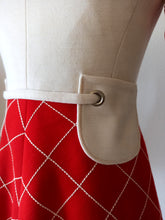 Cargar imagen en el visor de la galería, 1960s - Stunning Two Tone Wool Mod Dress - W30 (76cm)
