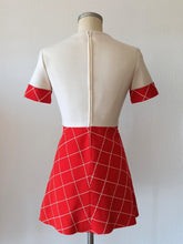Cargar imagen en el visor de la galería, 1960s - Stunning Two Tone Wool Mod Dress - W30 (76cm)
