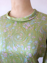 Cargar imagen en el visor de la galería, 1960s - Beautiful Green Silk Dress - W32 (82cm)
