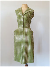Carica l&#39;immagine nel visualizzatore di Gallery, 1950s - Stunning Green Cotton Dress - W27.5 (70cm)
