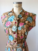 Load image into Gallery viewer, 1950s 1960s - Beautiful Roseprint Cotton Dress - W34 (87cm)
