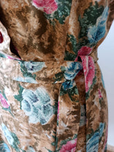 Load image into Gallery viewer, 1950s 1960s - Beautiful Roseprint Cotton Dress - W34 (87cm)
