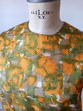 Cargar imagen en el visor de la galería, 1960s - Beautiful Abstract Blouse
