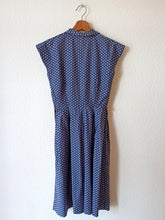 Laden Sie das Bild in den Galerie-Viewer, 1940s - Adorable Dotted Dress  - W24.5 (62cm)
